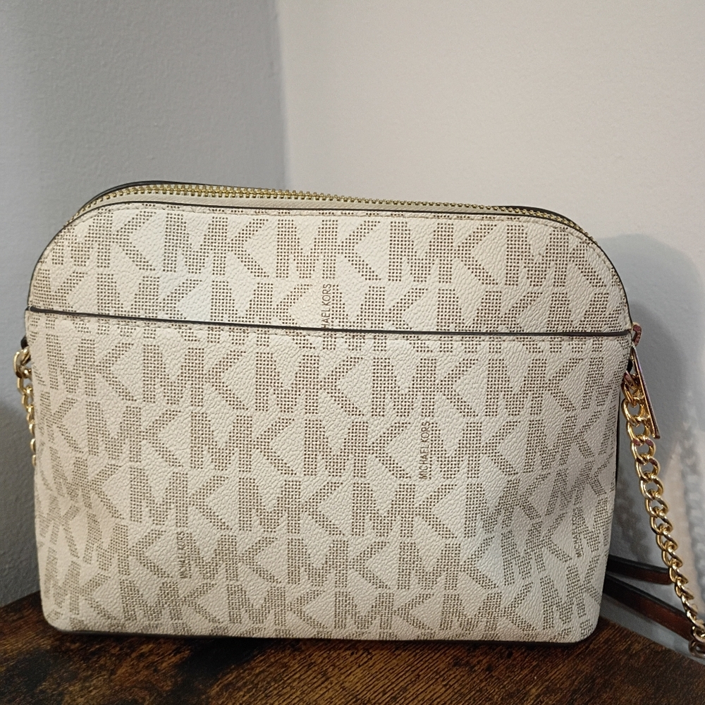 Michael Kors, EUC, Women's, Monogram Crossbody Bag with Gold Chain - Picture 4 of 10